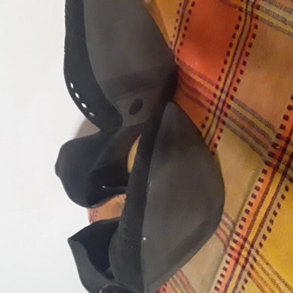 Heels - Picture 4 of 4